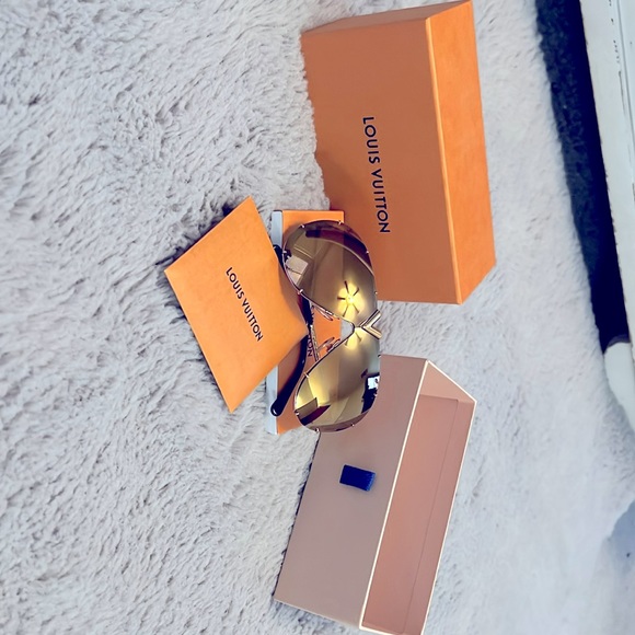 Louis Vuitton Glasses - Picture 1 of 4